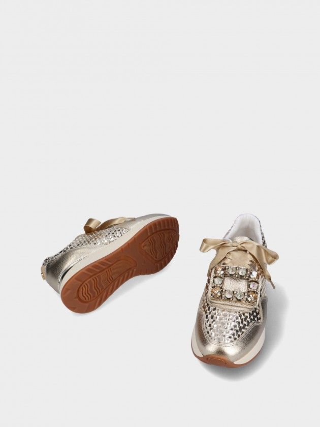 Sapatilha MLV Amanda.17 Gold Sapatilhas douradas com textura metálica e aplicação de pedras decorativas