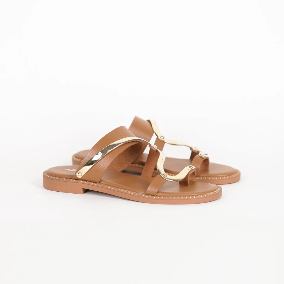 Chinelos ABF-97 KS.26.167 Camel Sandálias castanhas com detalhes metálicos dourados