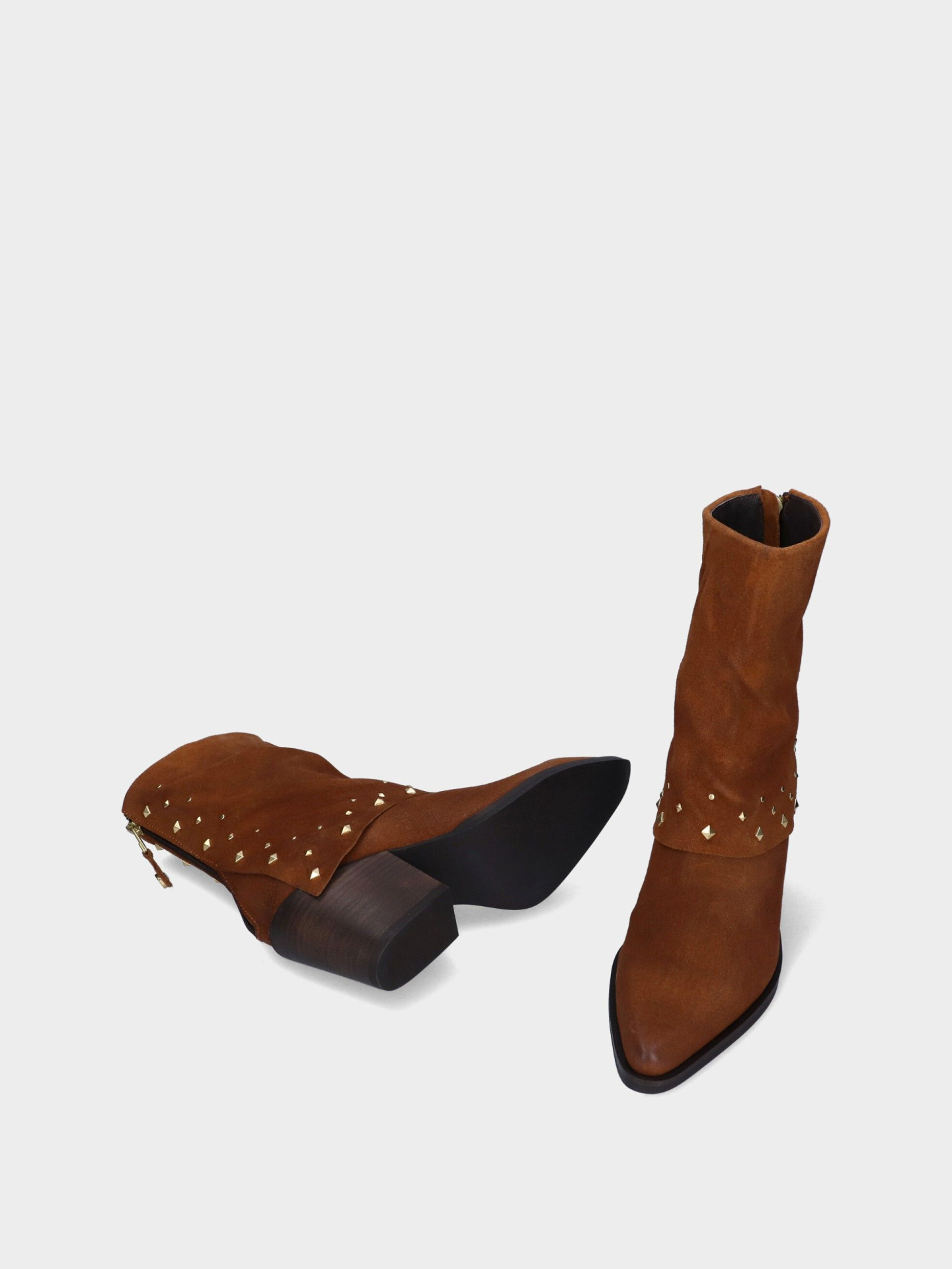 Botim Texano MLV Savana.01 Camel Botas castanhas de cano médio em camurça com tachas douradas e salto bloco