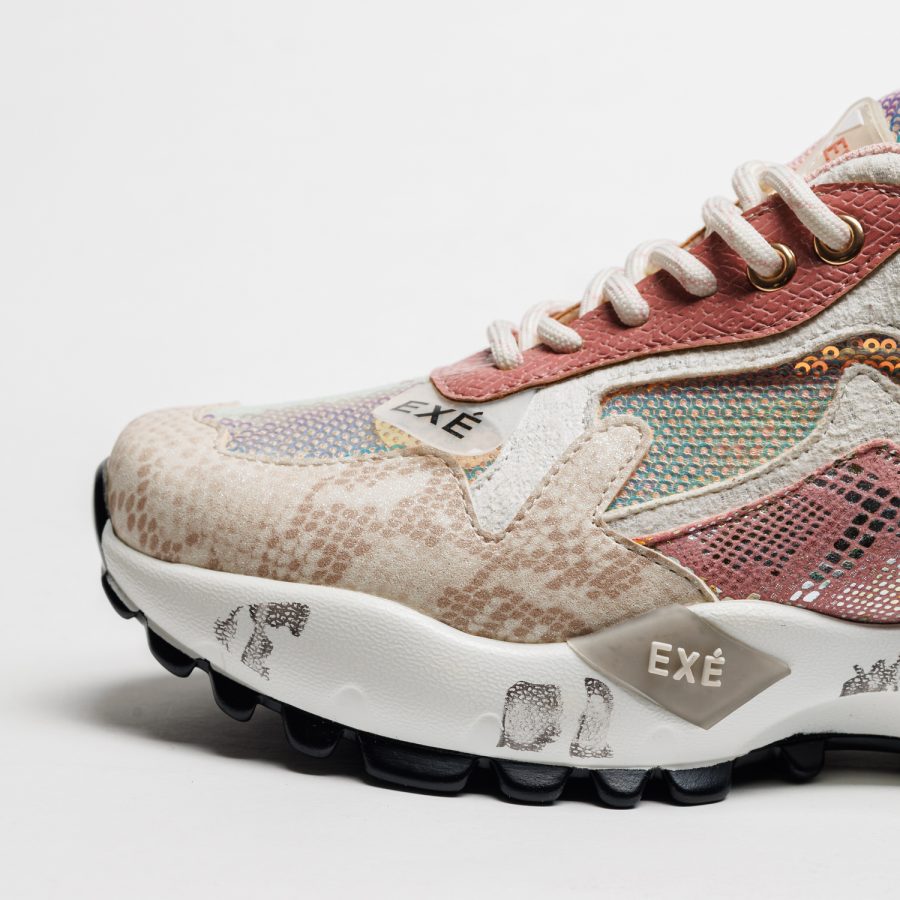 Sapatilhas Exé D190608-13B White/Pink Sapatilha desportiva EXÉ com padrão animal e detalhes coloridos