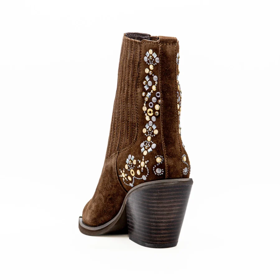 Bota Alma en Pena I260713 Camel Bota castanha em camurça com salto grosso e bordados decorativos