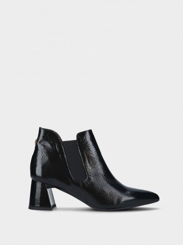 Botim MLV Lori.44 Black Botim feminino preto em couro brilhante com salto grosso