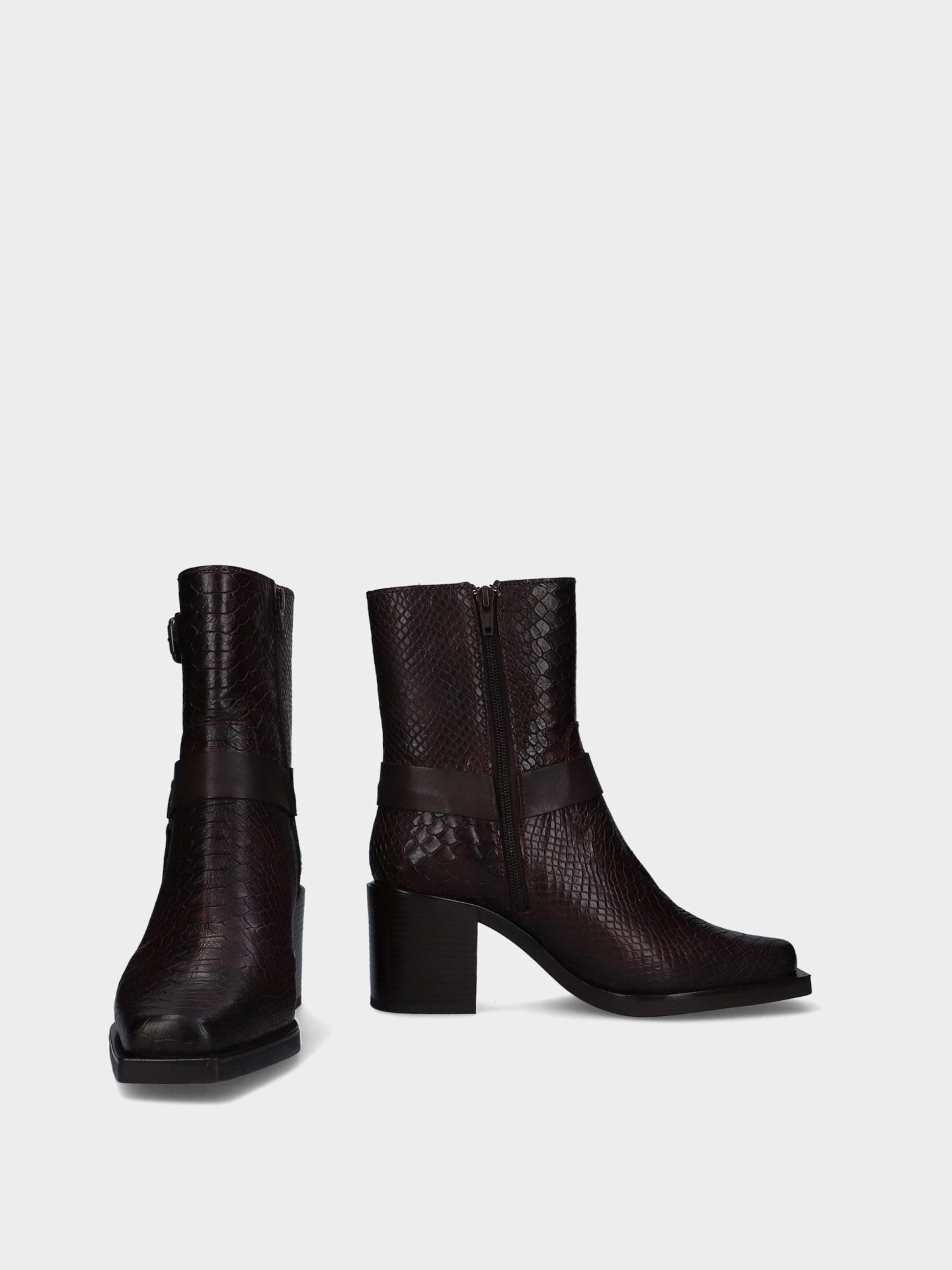 Botim Texano MLV Silvana.03 Brown Botas castanho escuro em pele com textura de escamas e salto grosso