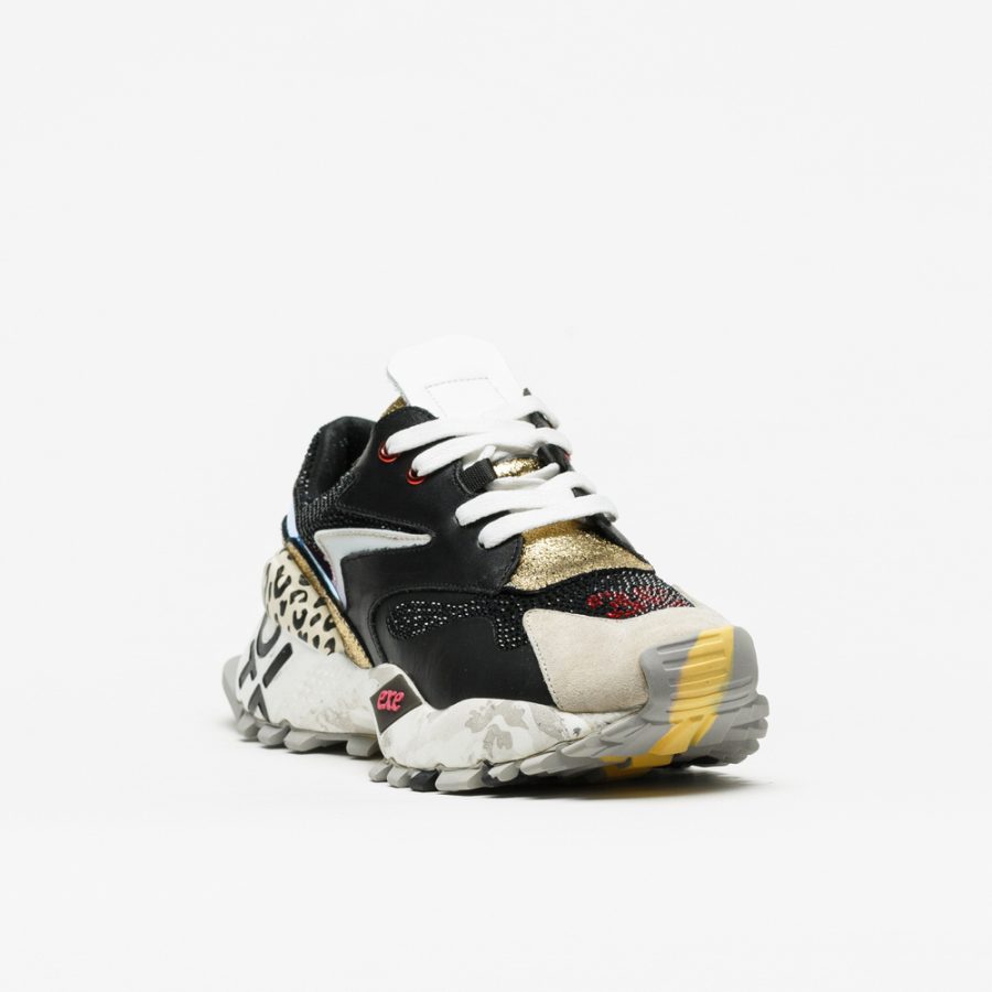 Sapatilhas Exé 0129.10 Black Ténis desportivo preto com detalhes dourados, camurça e padrão animal print