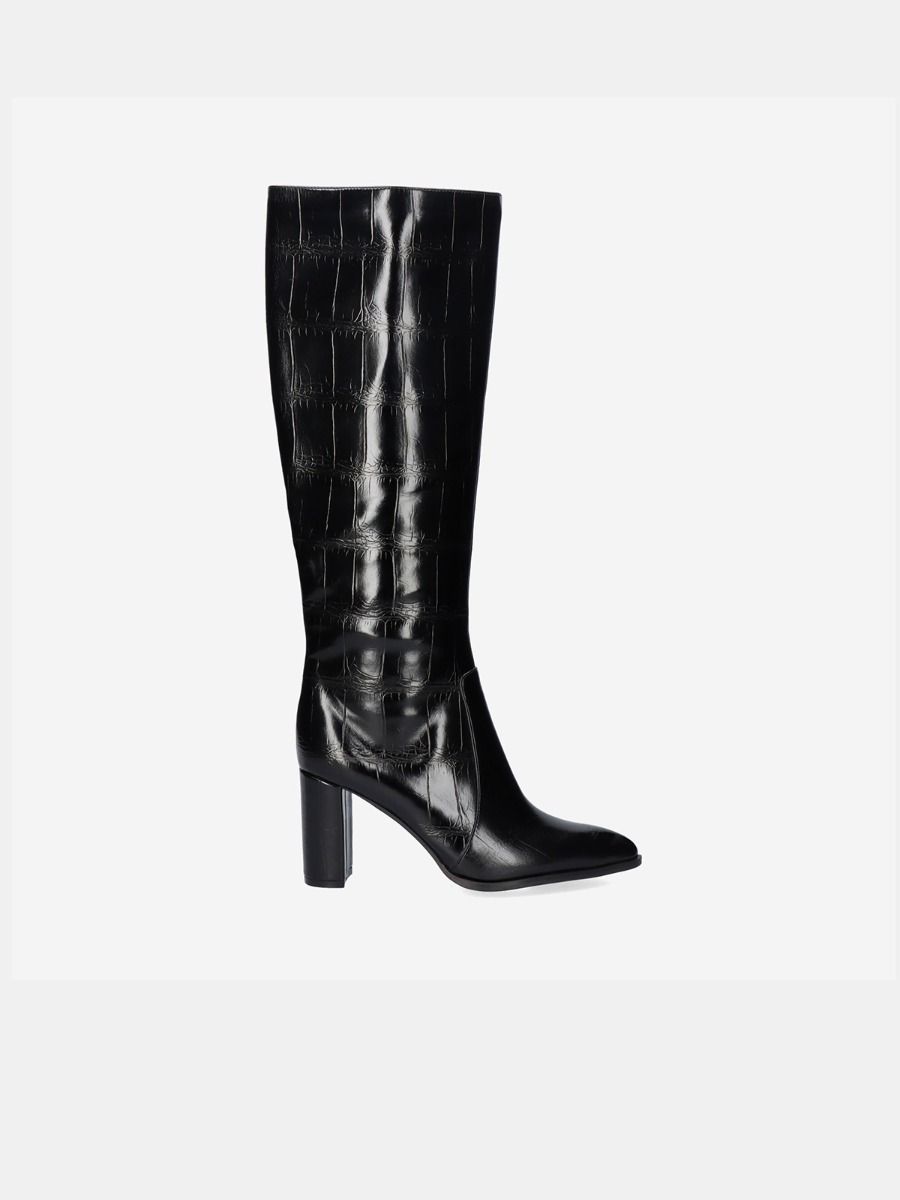 Bota Cano Alto Exé FIEEIRA.444 Black Bota preta alta de salto largo com textura de pele de crocodilo