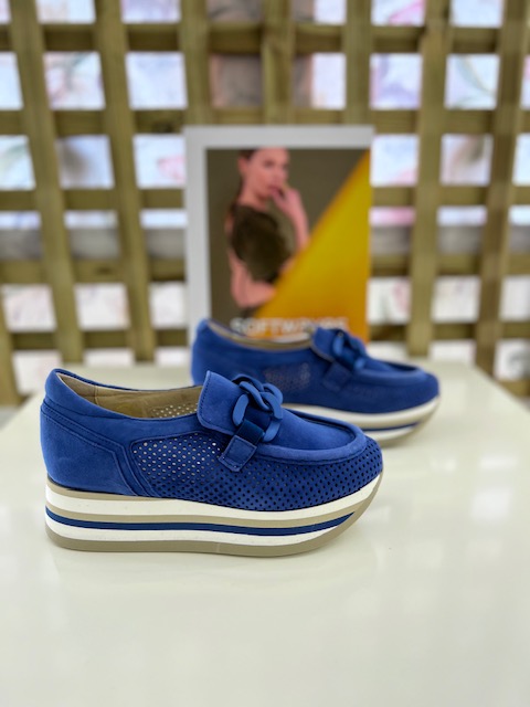 Sneakers Softwaves 7.78.56 Sapatos mocassim azuis em camurça com sola branca e detalhes em laço