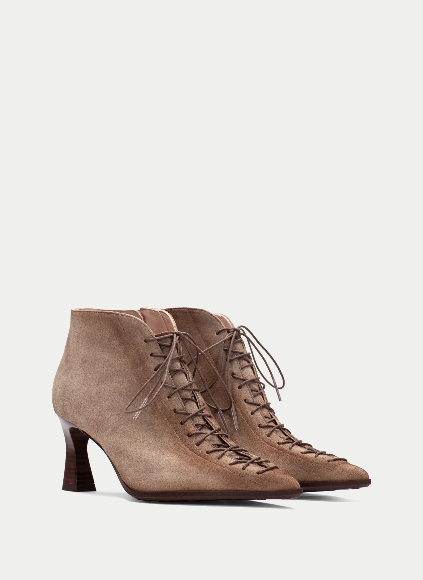 Botim Hispanitas HI264960 Taupe Botins de mulher em camurça castanha com atacadores e salto médio