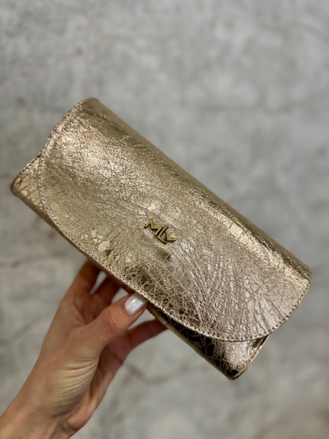 Pochete MLV Sydney.16 Gold Bolsa de mão dourada com textura brilhante e logótipo ML