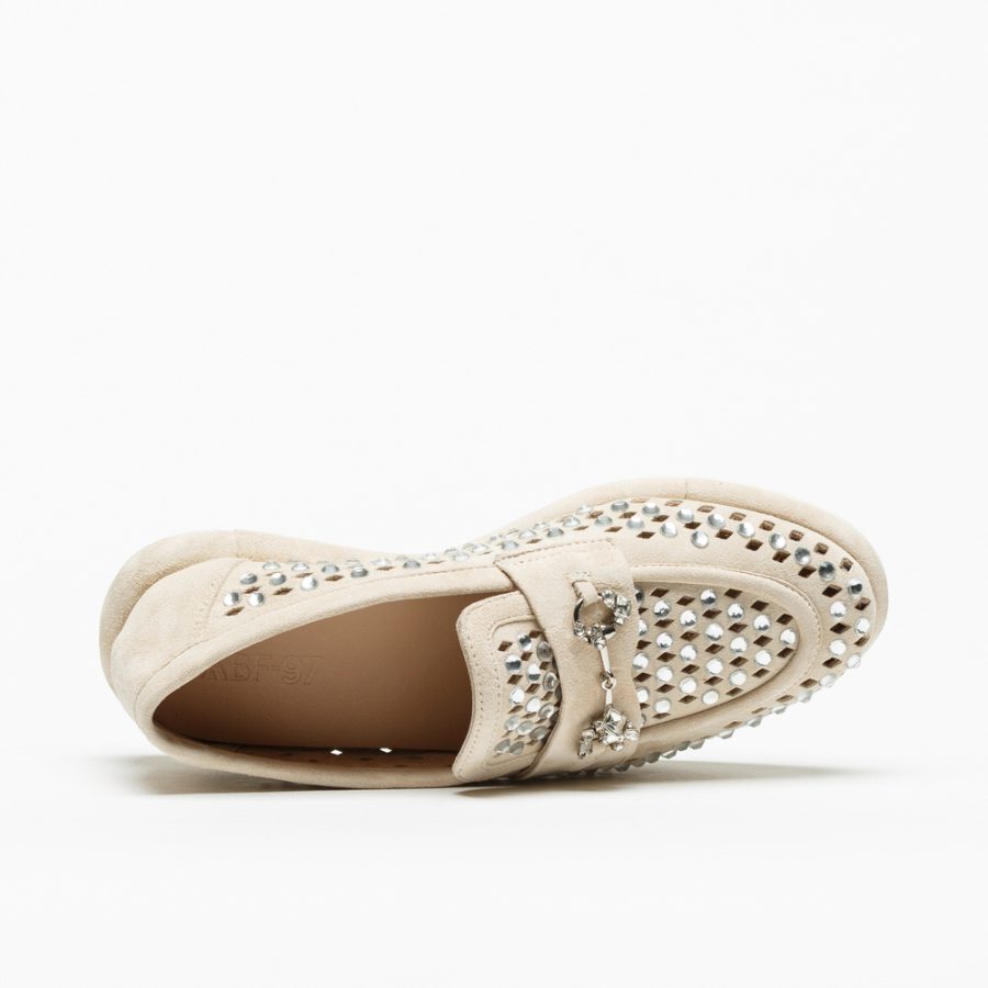 Mocassim ABF-97 2326-28 Bege Sapato mocassim bege com detalhes metálicos