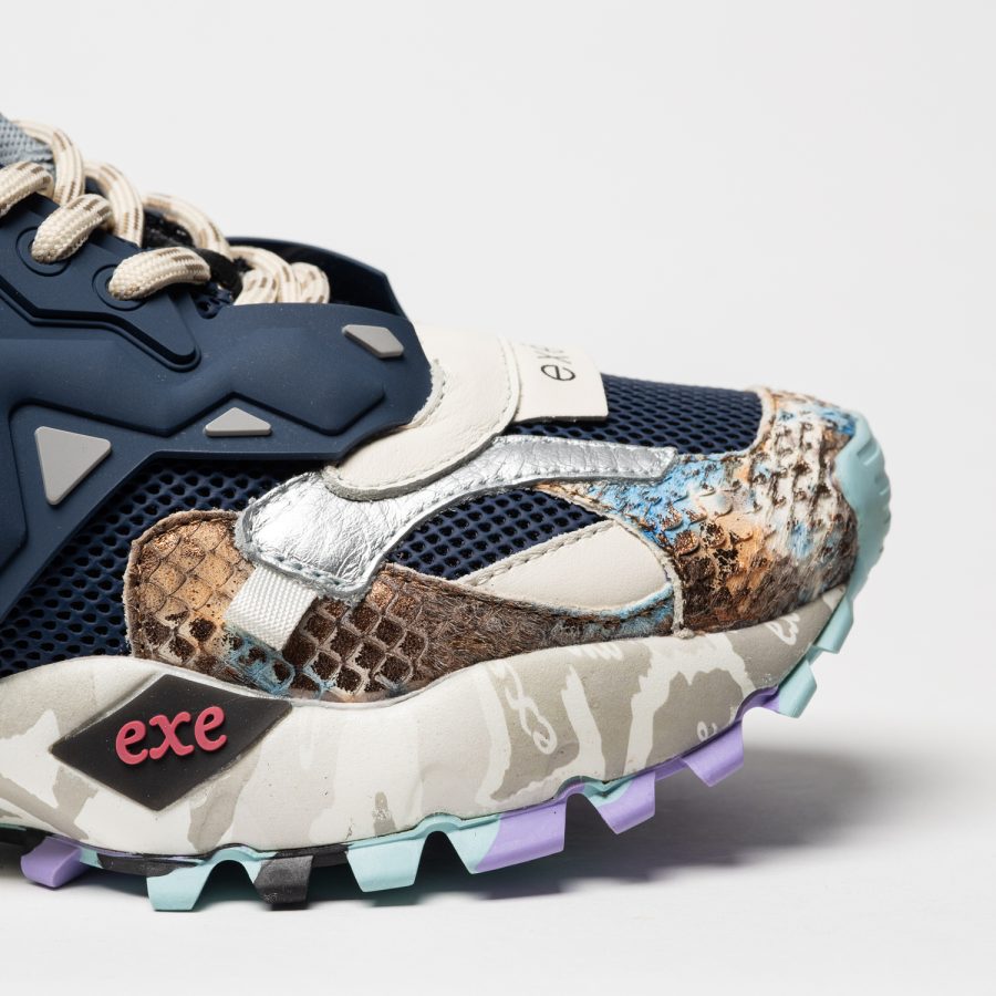 Sapatilhas Exé 134-208P Blue/White Tênis desportivo com padrão pele de cobra e detalhes coloridos