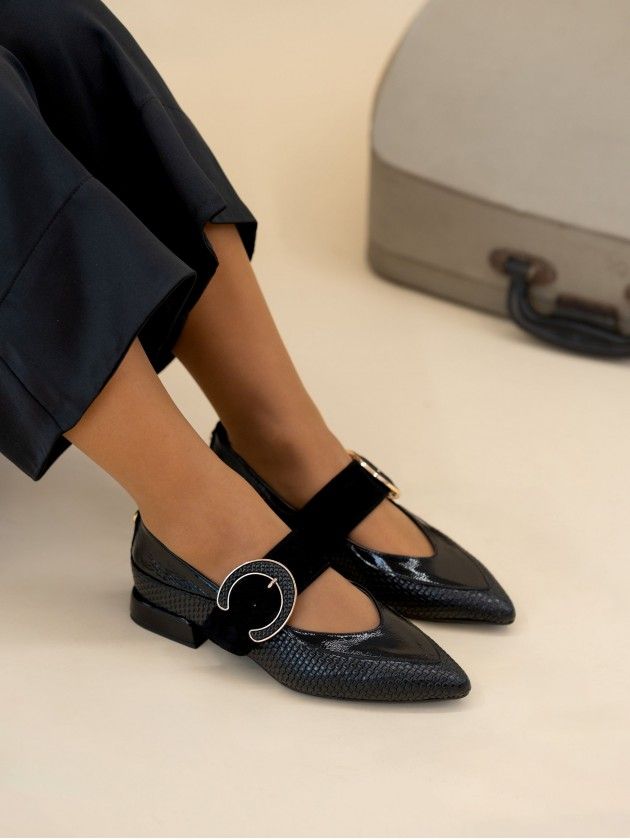 Sapato MLV Lea.127 Black Sapatos planos femininos pretos com textura cobra e fivela grande