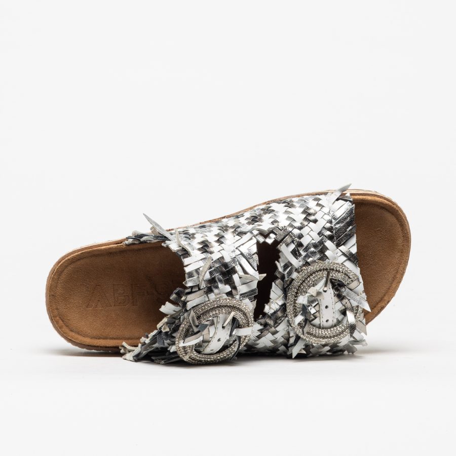Chinelos ABF-97 2302 Welt Mult. Chinelo de senhora prateado com palmilha castanha e fivelas decorativas