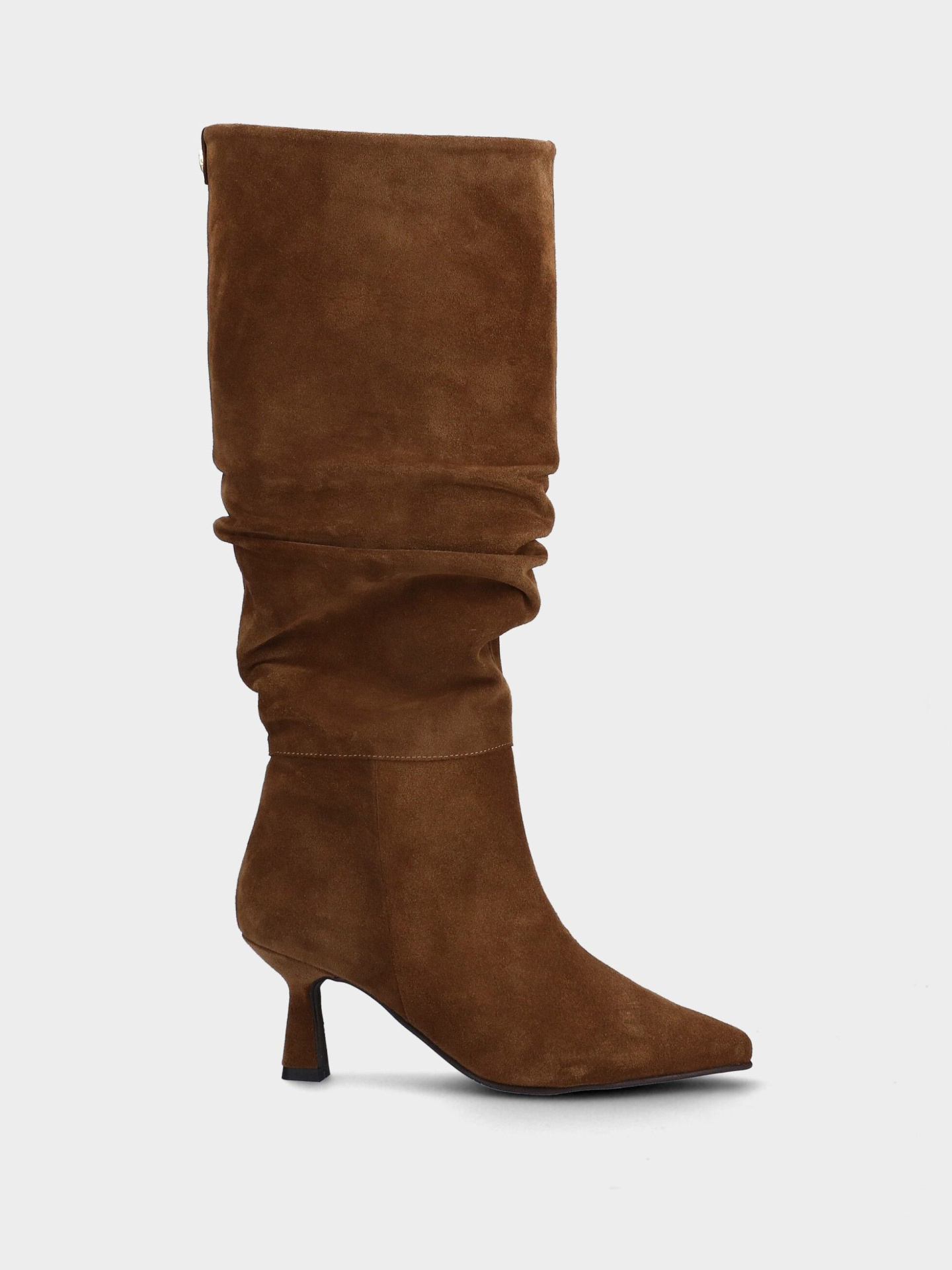 Bota Cano Alto MLV Leonor.05 Kaki Bota feminina castanha em camurça com salto médio e bico fino