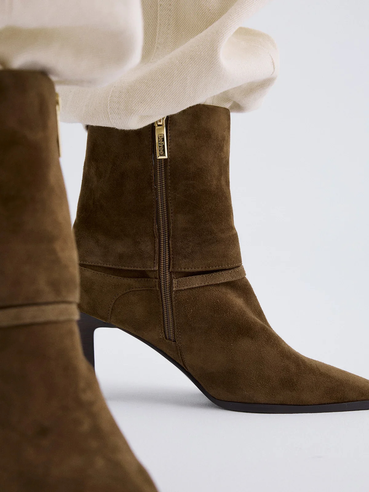 Bota BeFree Sira-314 Taupe Botins femininos castanhos em camurça com fecho dourado