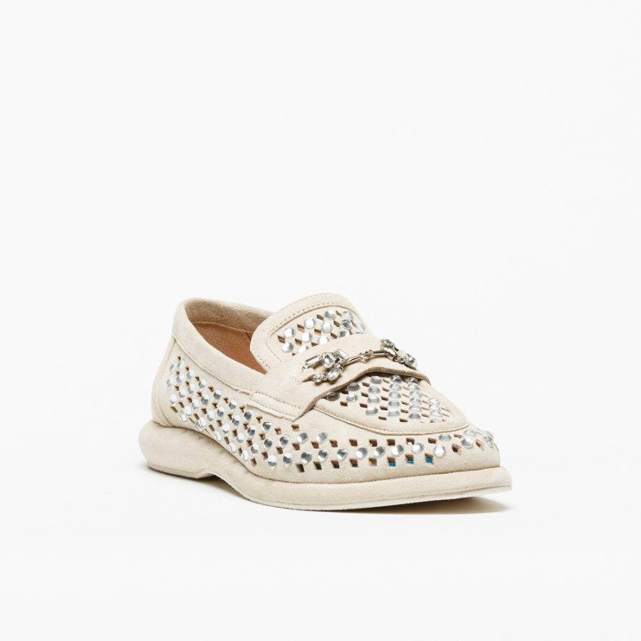 Mocassim ABF-97 2326-28 Bege Sapato mocassim creme com recortes em losango e detalhe metálico prateado