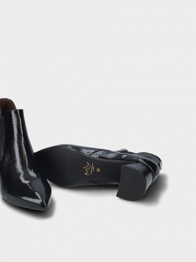 Botim MLV Lori.44 Black Botas pretas de verniz com salto quadrado e sola preta