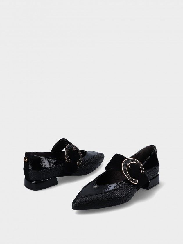 Sapato MLV Lea.127 Black Sapatos femininos pretos de salto baixo com bico fino e fivela dourada