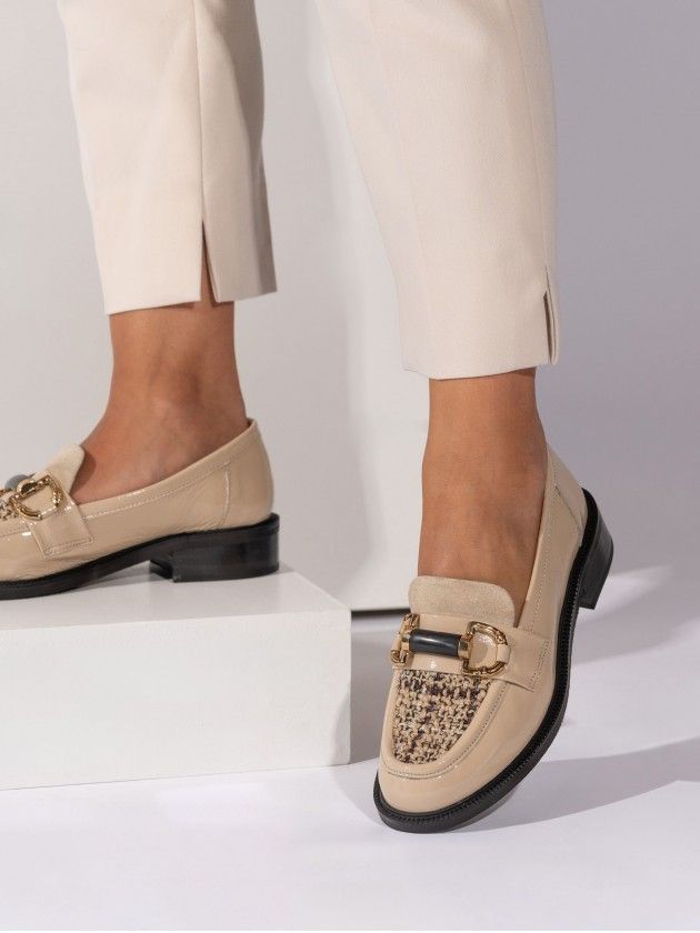 Mocassim MLV DIVA.53 Bege Sapatos mocassim bege com padrão têxtil e detalhes dourados