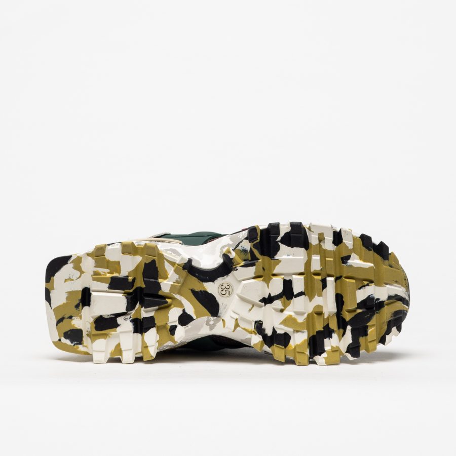 Sapatilhas Exé 134-208P Black/Bronze Sola de calçado desportivo com padrão camuflado em branco, preto e verde-oliva.