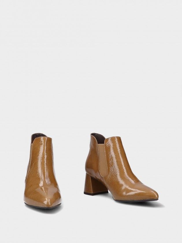 Botim MLV Lori.44 Taupe Botins de salto médio castanhos em verniz com elásticos pretos