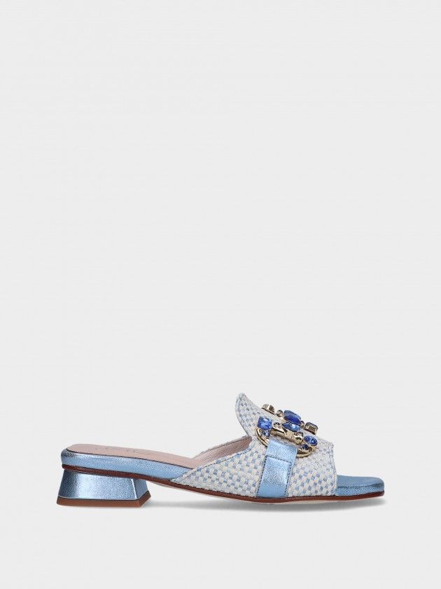 Chinelo MLV Carol.18 Blue Sandália azul metálico com pedras decorativas e salto baixo