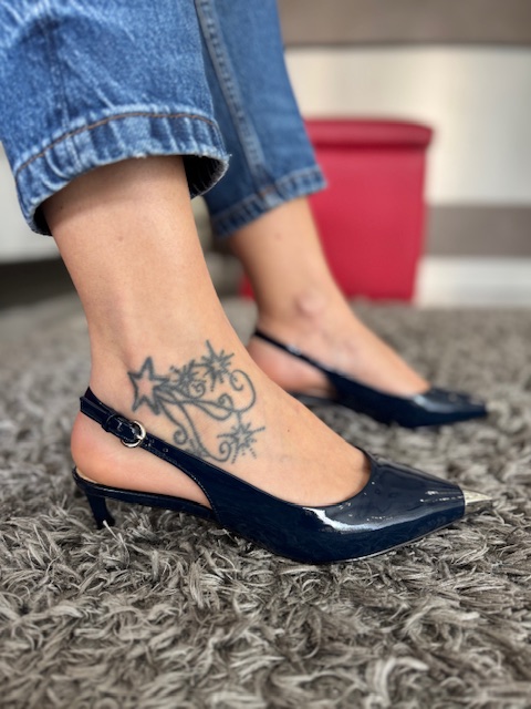 Sapatos ABF-97 V1339-263-3 Blue Sapatos de salto alto pretos de verniz e bico fino