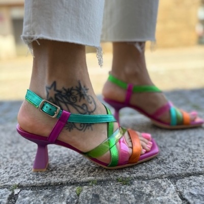 https://www.anajosapataria.com/product/sandalia-hispanitas-chv243292