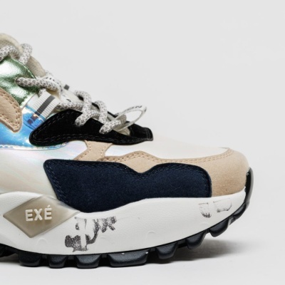 Sapatilha desportiva EXÉ em couro bege, preto, azul e verde com sola texturada