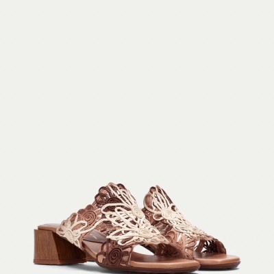 https://www.anajosapataria.com/product/sandalias-hispanitas-tulipan-natural