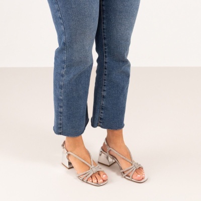 https://www.anajosapataria.com/product/sandalia-exe-carmen-300-prateado