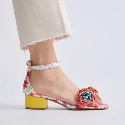 https://www.anajosapataria.com/product/sandalias-exe-capri-400-yellow