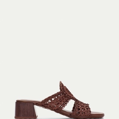 https://www.anajosapataria.com/product/sandalias-hispanitas-tulipan-cordela