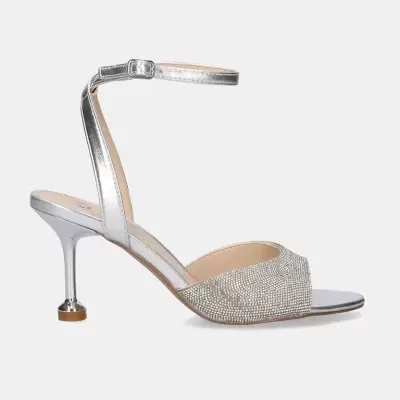 sandália prateada de salto médio com pedras brilhantes e tira ao tornozelo