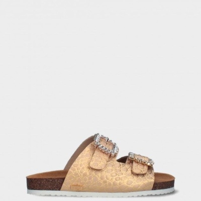 Chinelo slide dourado com fivelas brilhantes e sola branca