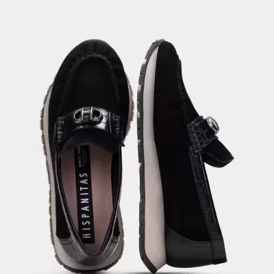 Sapatos mocassim pretos Hispanitas com sola branca e detalhe metálico