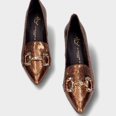 Sapatos apontados femininos castanho metálico com fivela dourada