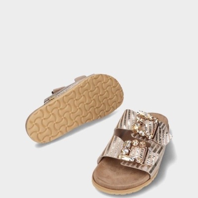 Sandálias castanhas com fivelas decoradas e sola antiderrapante