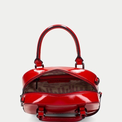 Mala de mão vermelha brilhante com interior padrão