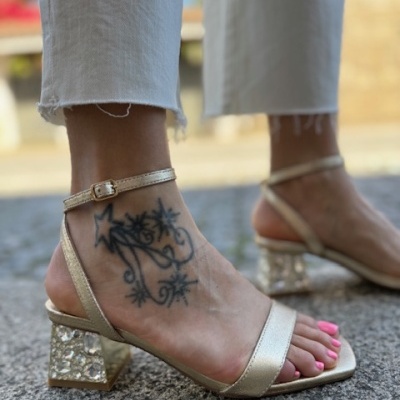 https://www.anajosapataria.com/product/sandalia-exe-emma-325gold