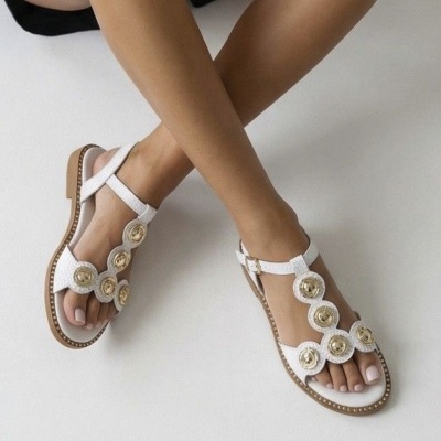 https://www.anajosapataria.com/product/sandalias-mlv-chris-14-white