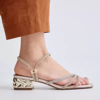 https://www.anajosapataria.com/product/sandalias-exe-katy-485-gold
