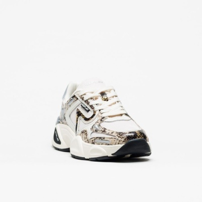 Ténis desportivo branco com padrão imitação pele de cobra e sola espessa