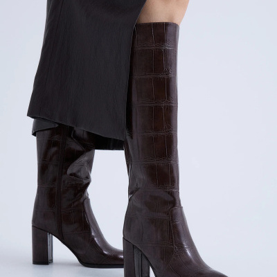 https://www.anajosapataria.com/product/bota-cano-alto-exe-fieeira-444-brown