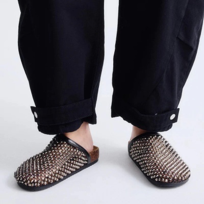 https://www.anajosapataria.com/product/sandalias-exe-yb25c58-1-black