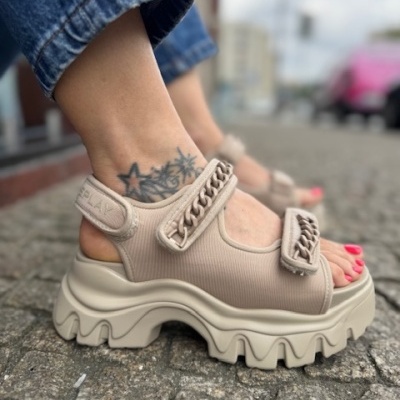https://www.anajosapataria.com/product/sandalia-replay-juyce-chain-taupe