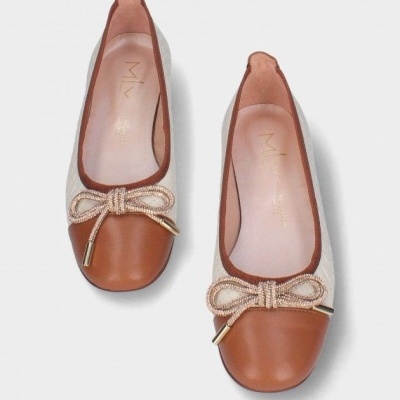 Sapatos tipo ballerina castanhos e bege com laço