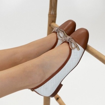 https://www.anajosapataria.com/product/sabrina-mlv-rosa-11-camel