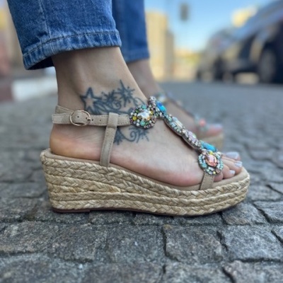 https://www.anajosapataria.com/product/sandalia-alma-en-pena-251450-taupe