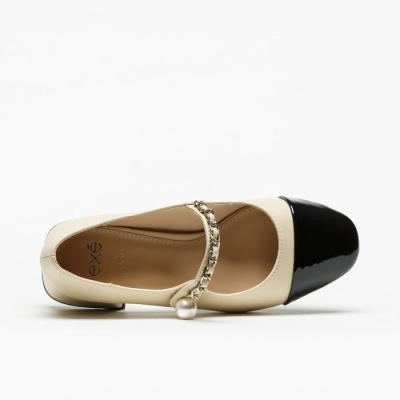 Sapatilha feminina bicolor com alça em corrente e pérola