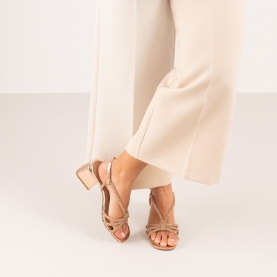 https://www.anajosapataria.com/product/sandalia-exe-carmen-300-pink